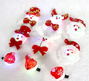 Božič Broške za Otroke, LED Luči, Svetlobni Pin Ostra Plišastih Snežaka Jelenov Santa Stranka Ornament Otroci Dodatki