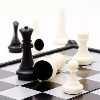32pcs Mini Chess Set Plastična Zložljiva Šahovnici Lahke Igre Domov Zunanji Prenosni Otrok Igrača Dropshipping