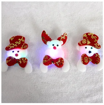 Božič Broške za Otroke, LED Luči, Svetlobni Pin Ostra Plišastih Snežaka Jelenov Santa Stranka Ornament Otroci Dodatki